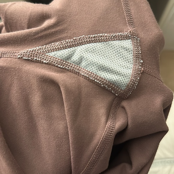 NWOT Athleta 7/8 Mesh Shine Salutation Leggings Dusty Rose/Purple - Picture 6 of 7